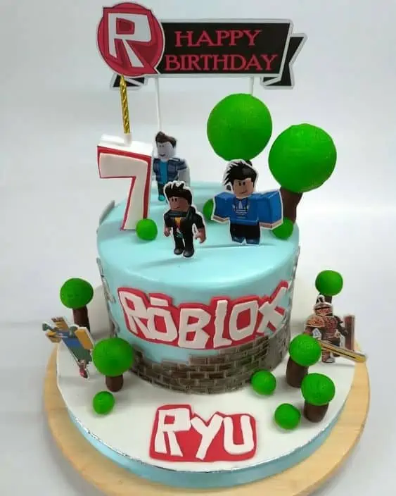 bolo roblox chantilly  Roblox birthday cake, Roblox cake, Baby birthday  cakes