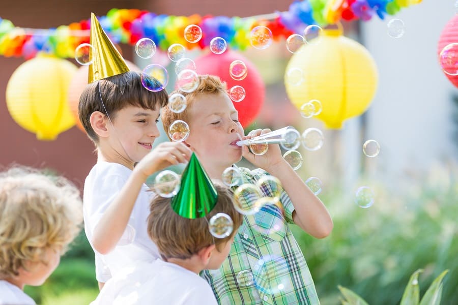 birthday photoshoot bubbles idea