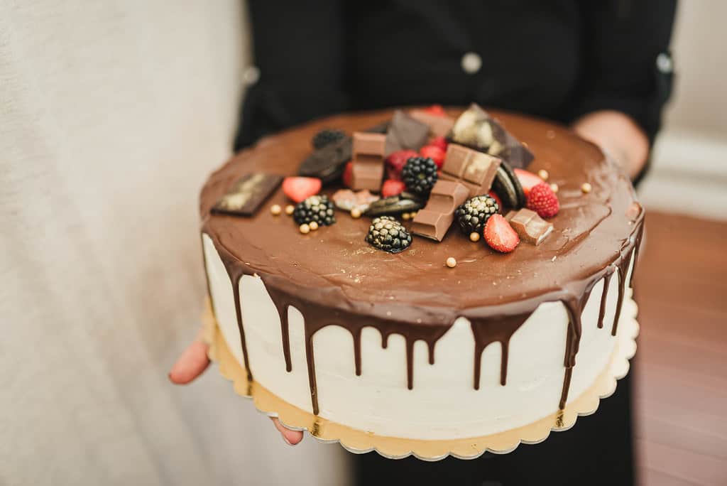 A Delicious White Chocolate Cake In Woman's Hands | 🇩🇪Prof… | Flickr