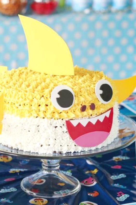 "Smash Cake" Baby Shark Cake Idea