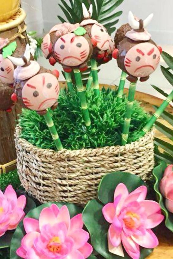 Kakamora Cake Pops