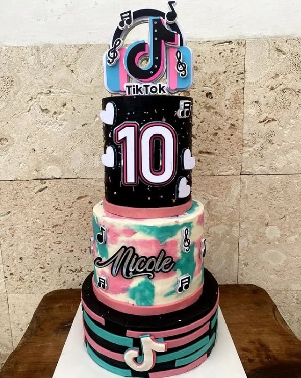 Absolutely Viral TikTok Cake Idea