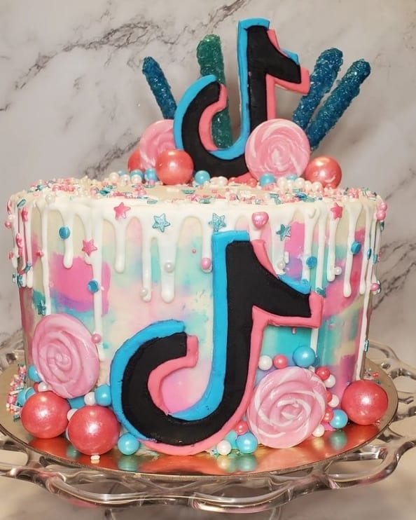 25 TikTok Cake Ideas for Trending Parties - The Party Inspo