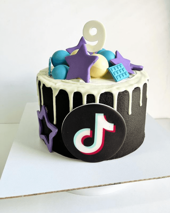 TikTok Surprise Cake Idea