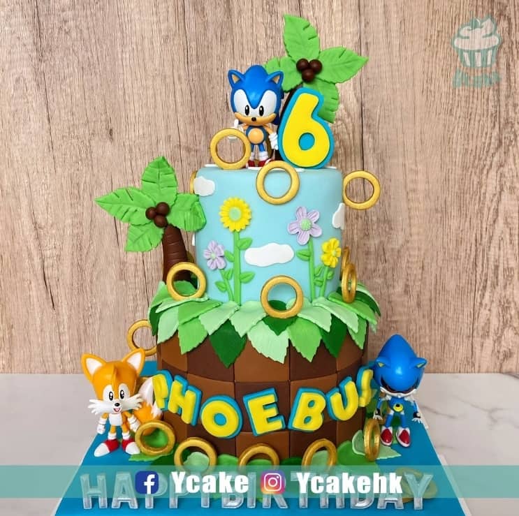 toy figurine sonic cake